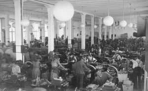 Détoa fabrique des jeux en bois depuis plus de 100 Ans L'entrepise Detoa au debut du siècle