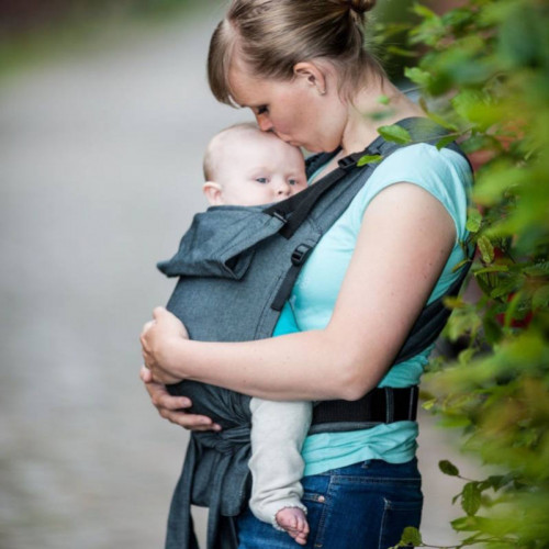 Quelle est la différence entre le Storchenwiege Babycarrier classique et le Slim